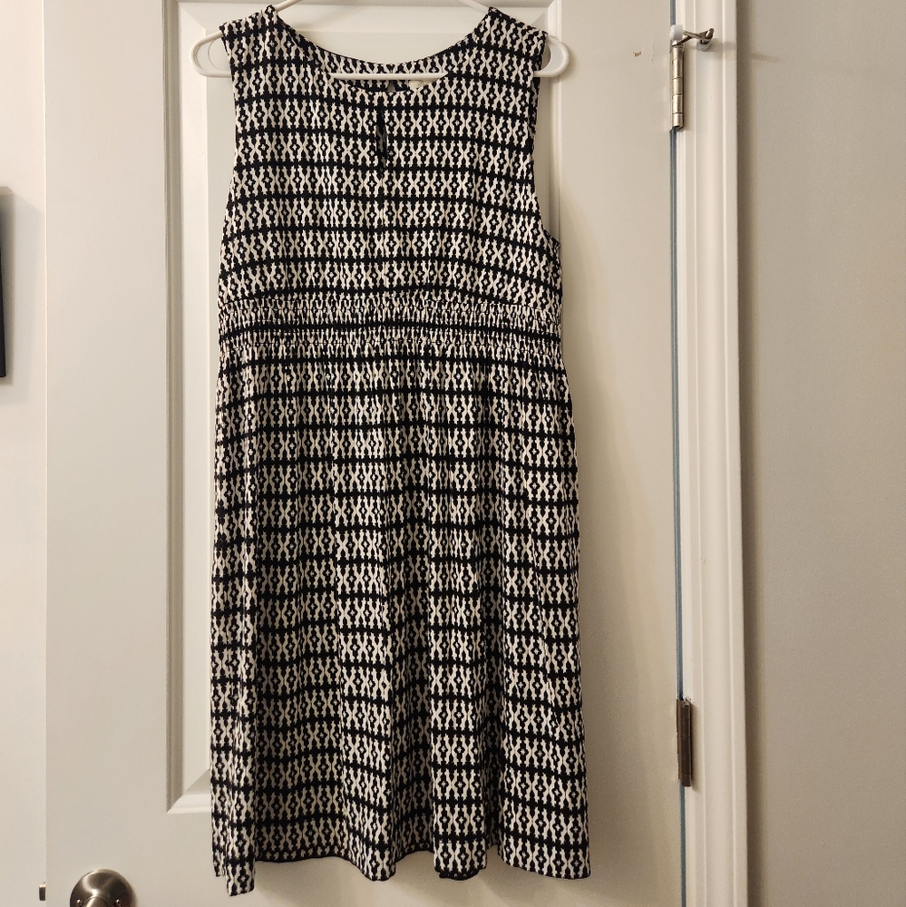Elegant Black and White Patterned Dress